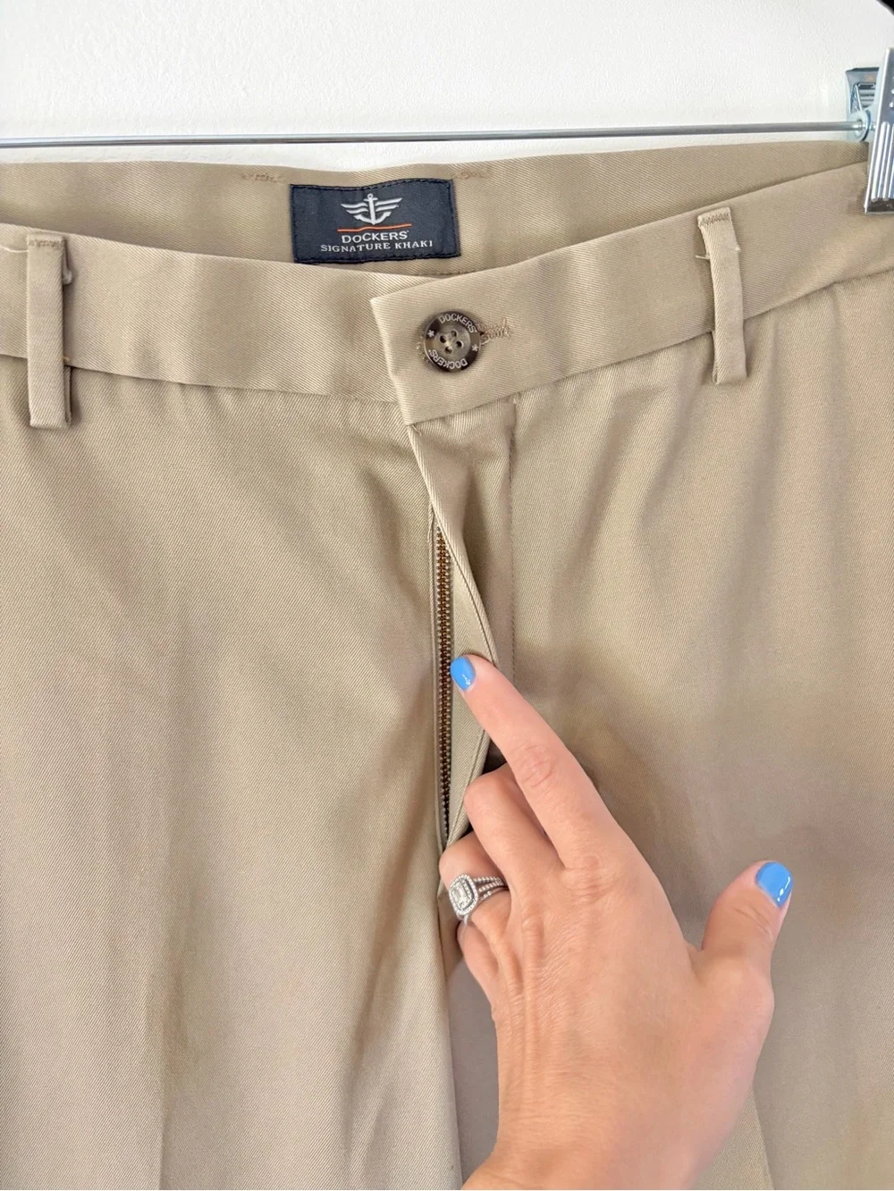 Dockers Signature Khaki Straight Fit Flat Front D2 Wrinkle Free Pants W33xL32